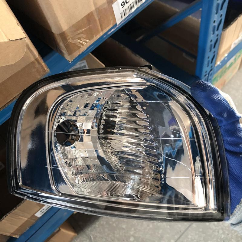 โวโมลา เลี้ยวขวา สัญญาณแสงร่างกาย OE 30655423 สําหรับ Auto Parts S80 -06